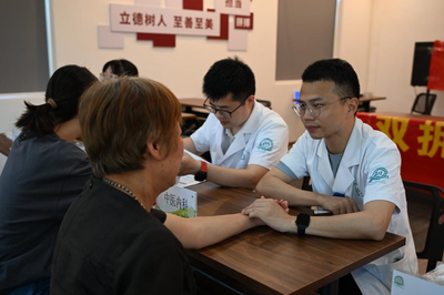 西湖區留下街道開展“雙擁義診行,軍民健康情”愛心義診活動