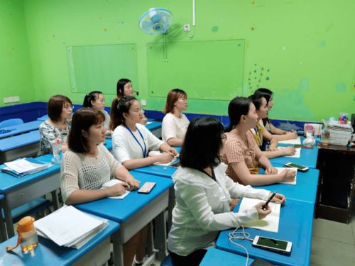 金牌咨詢師培訓 為家長服務我們是認真的