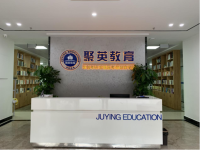 校長助理黃鵬帶隊“訪企拓崗”促就業